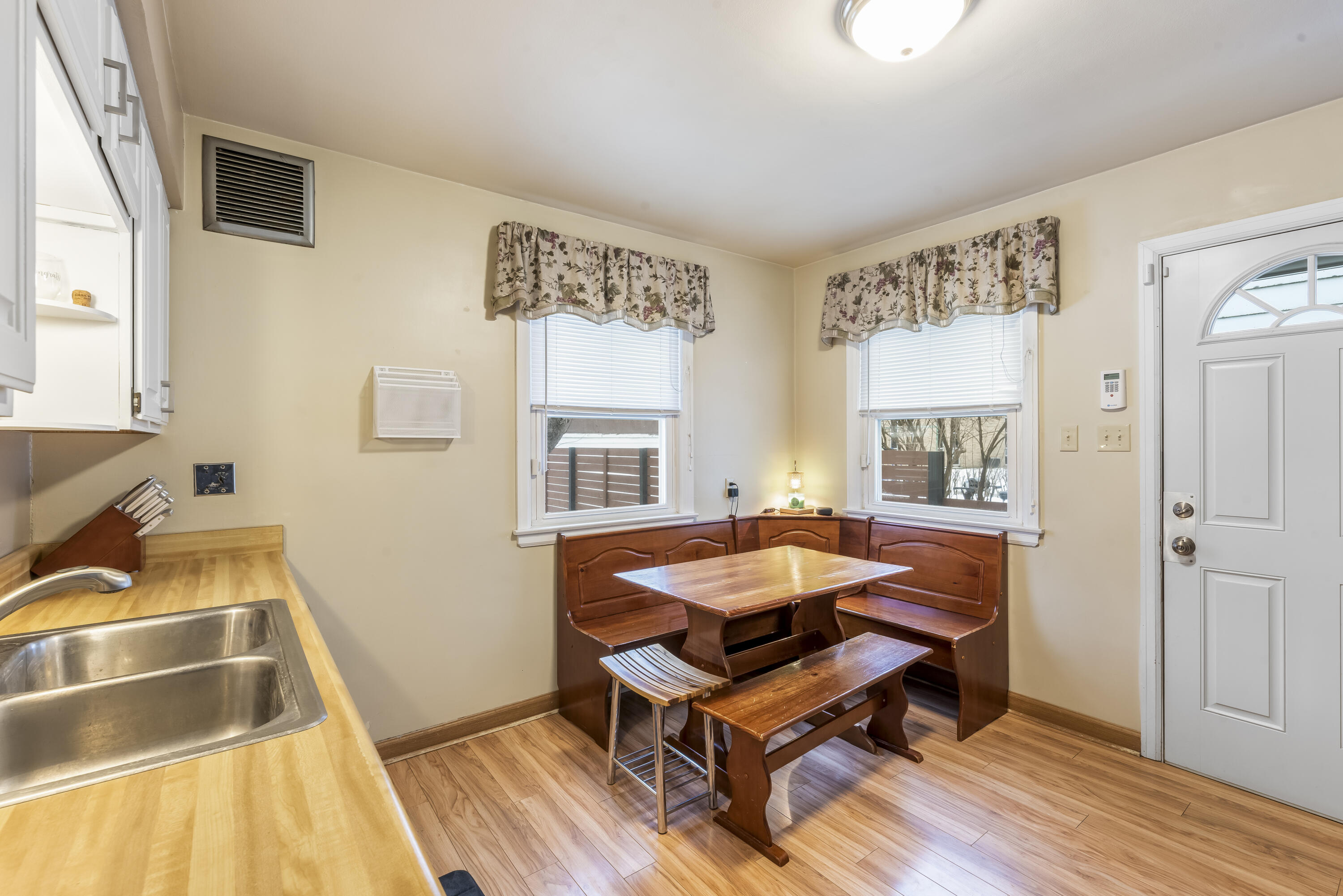 3238 North 86th Street Milwaukee, WI 53222 - Photo 3 of 13 Kitchen