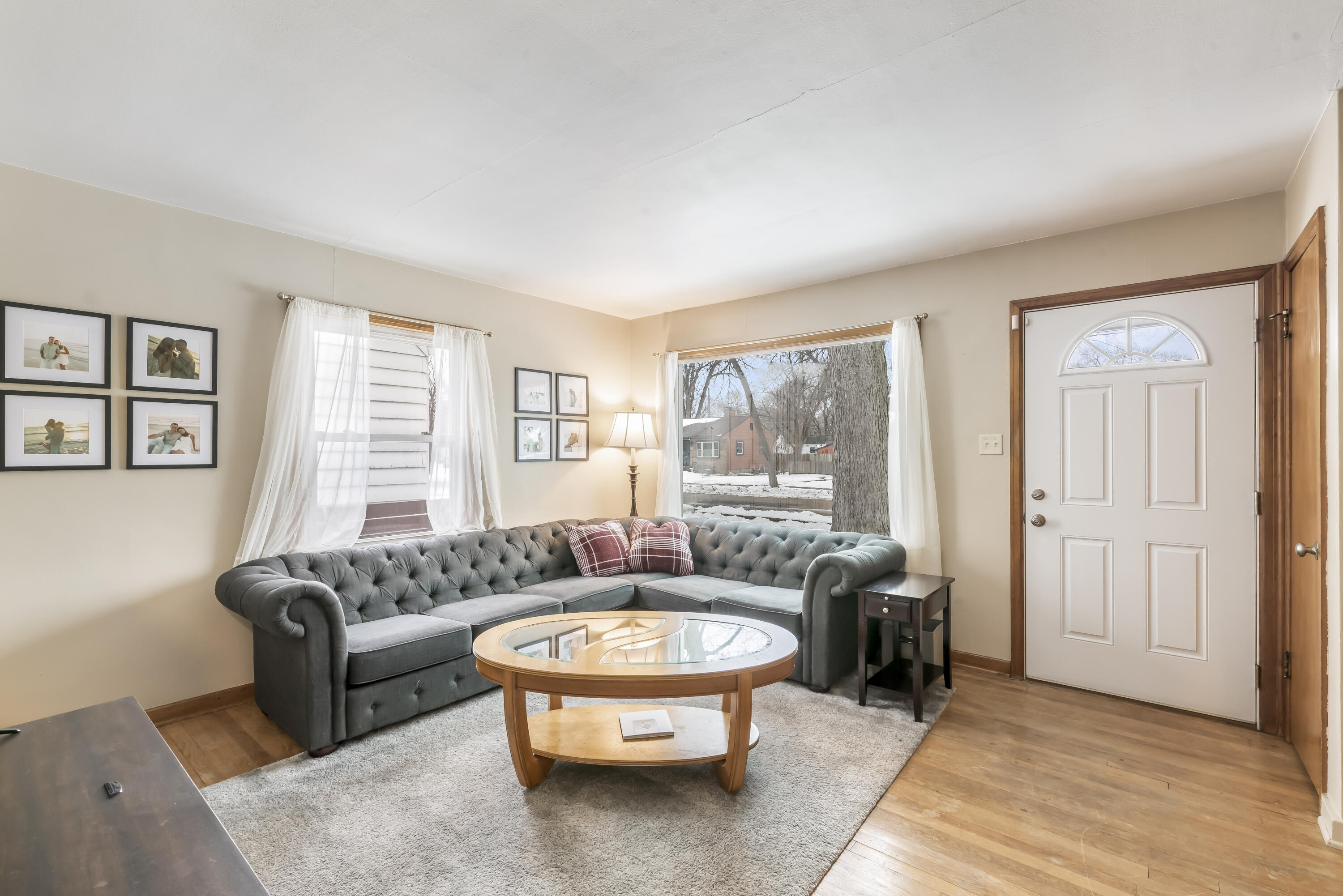 3238 North 86th Street Milwaukee, WI 53222 - Photo 4 of 13 Living Room