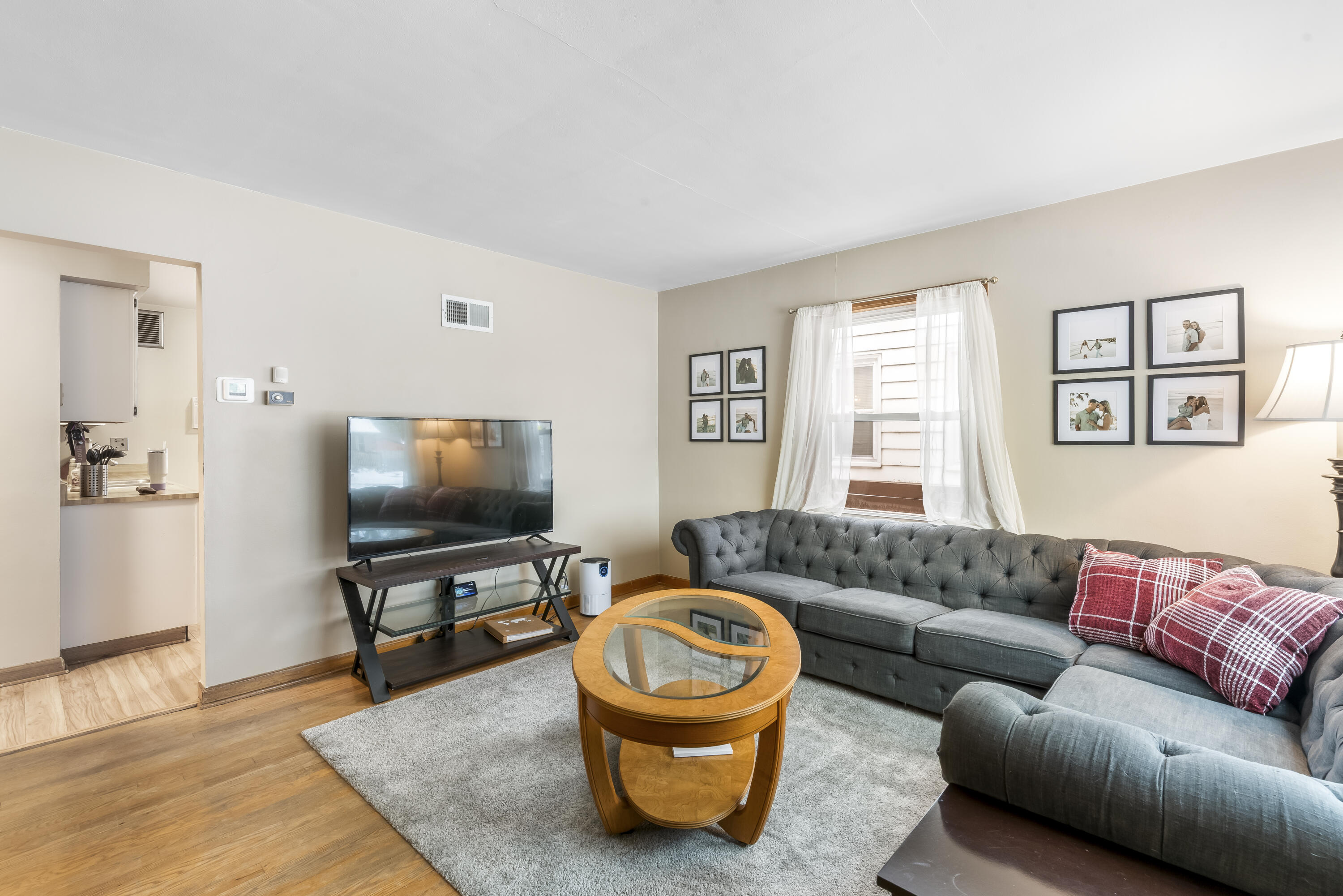 3238 North 86th Street Milwaukee, WI 53222 - Photo 5 of 13 Living Room