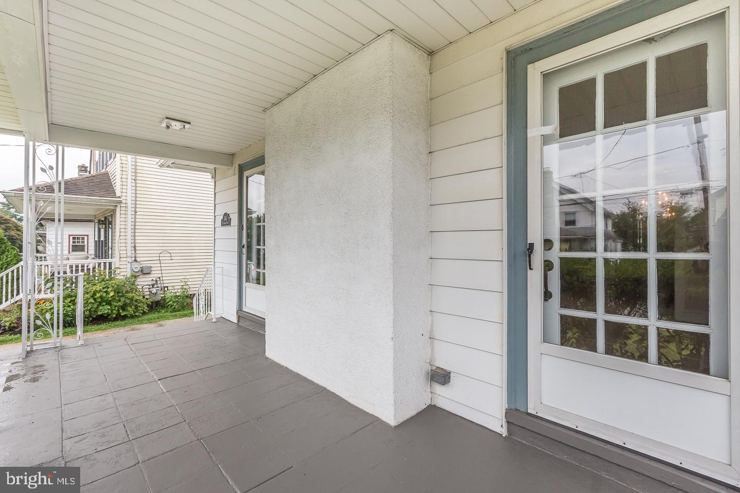 144 Sycamore Road Havertown, PA 19083 - Photo 4 of 37