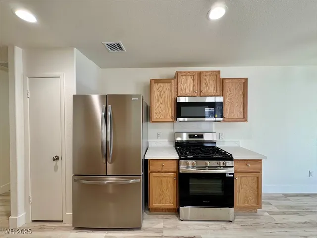 $1,695 | 549 Alecandro Daniel Avenue, North Las Vegas, NV 89031