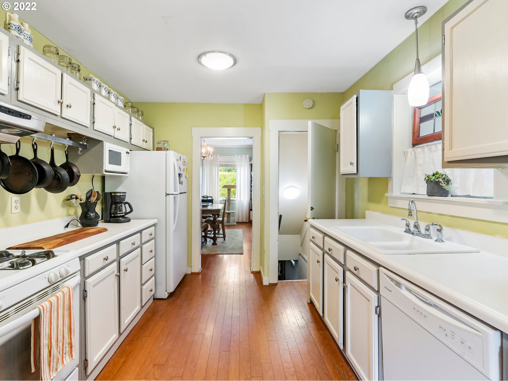 5650 Southwest Childs Road Lake Oswego, OR 97035 - Photo 12 of 32 Gallery Image 12