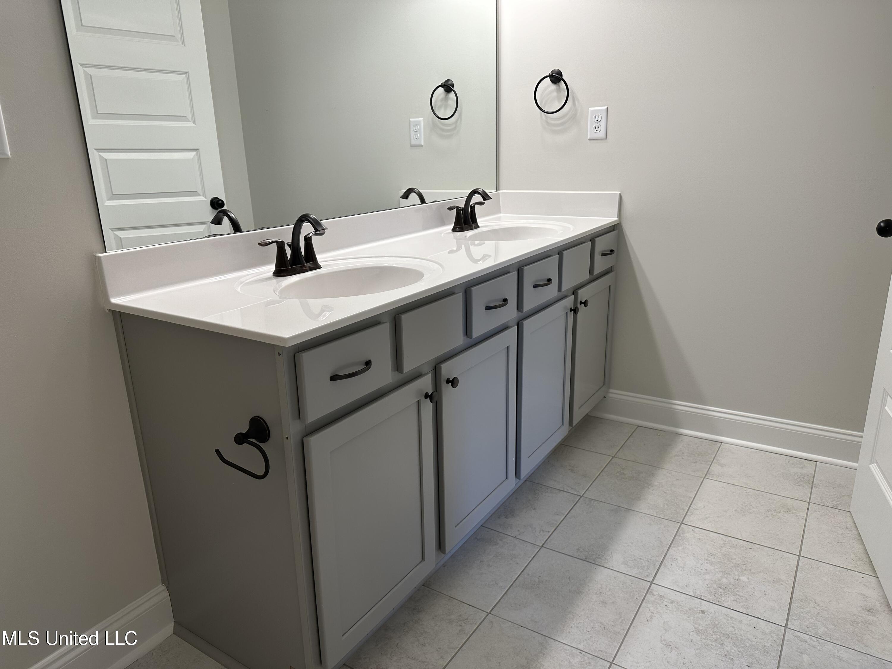 5431 Malone Road Olive Branch, MS 38654 - Photo 14 of 18 Upstairs bathroom