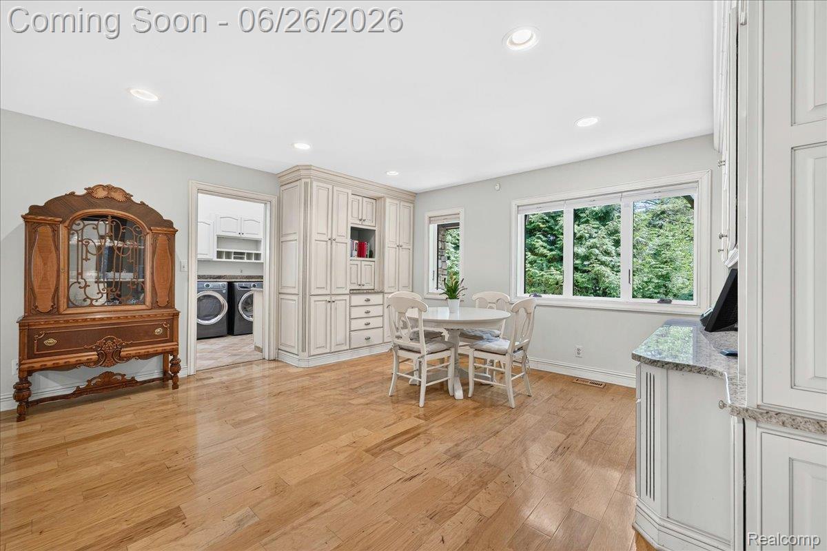 29498 East River Road Grosse Ile, MI 48138 - Photo 14 of 66 Kitchen / Eat-in