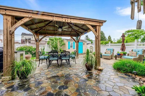 $899,000 | 3683 Illona Lane, Oceanside, NY 11572