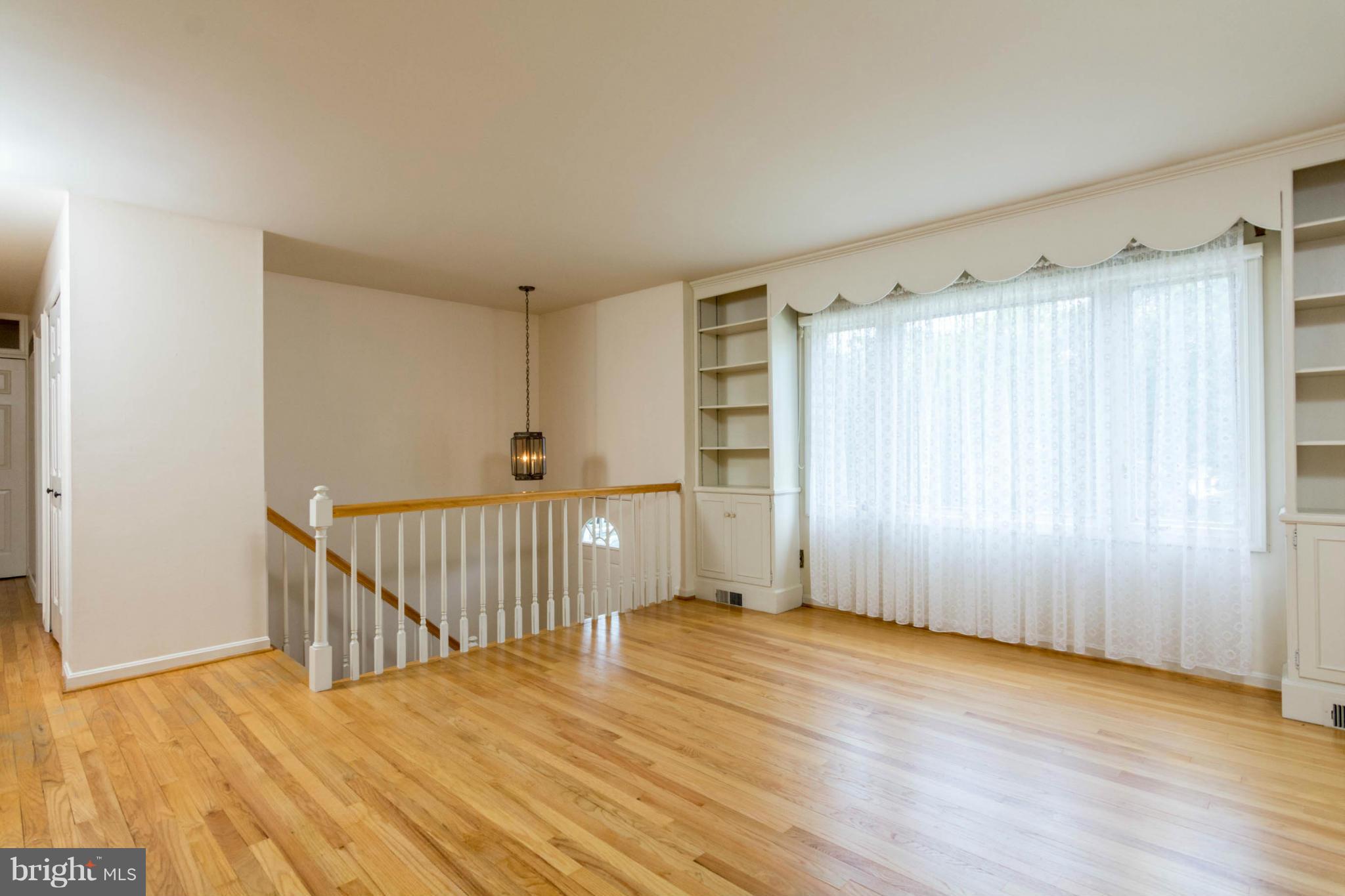 474 Rita Drive Odenton, MD 21113 - Photo 3 of 24 Living Room
