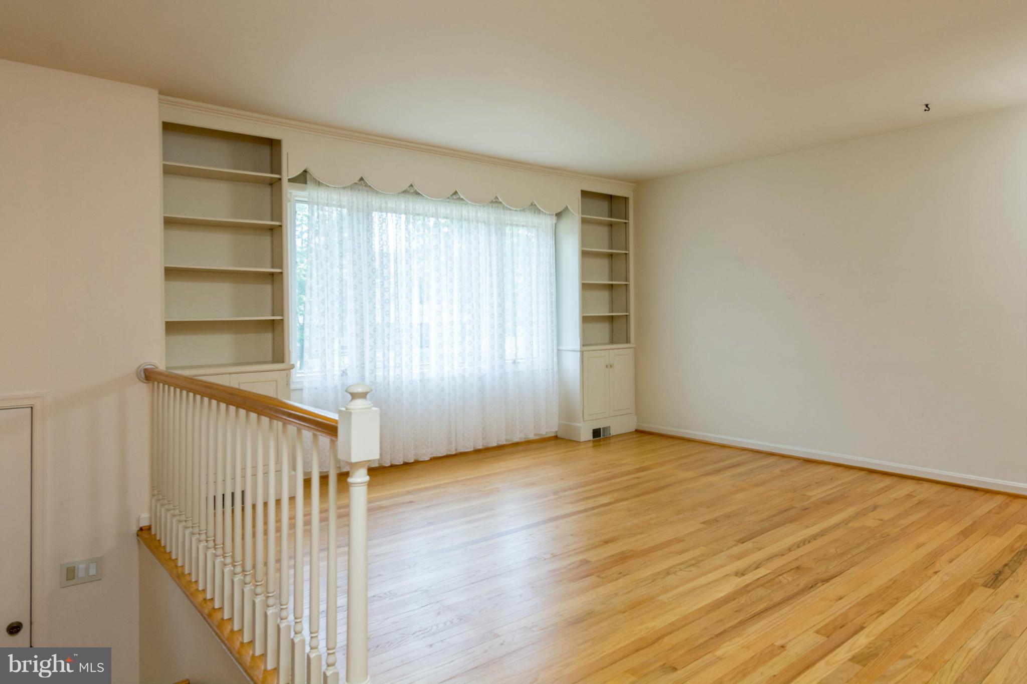 474 Rita Drive Odenton, MD 21113 - Photo 4 of 24 Living Room