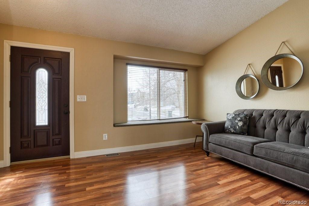 10423 Hyacinth Place Highlands Ranch, CO 80129 - Photo 5 of 27 Gallery Image 5