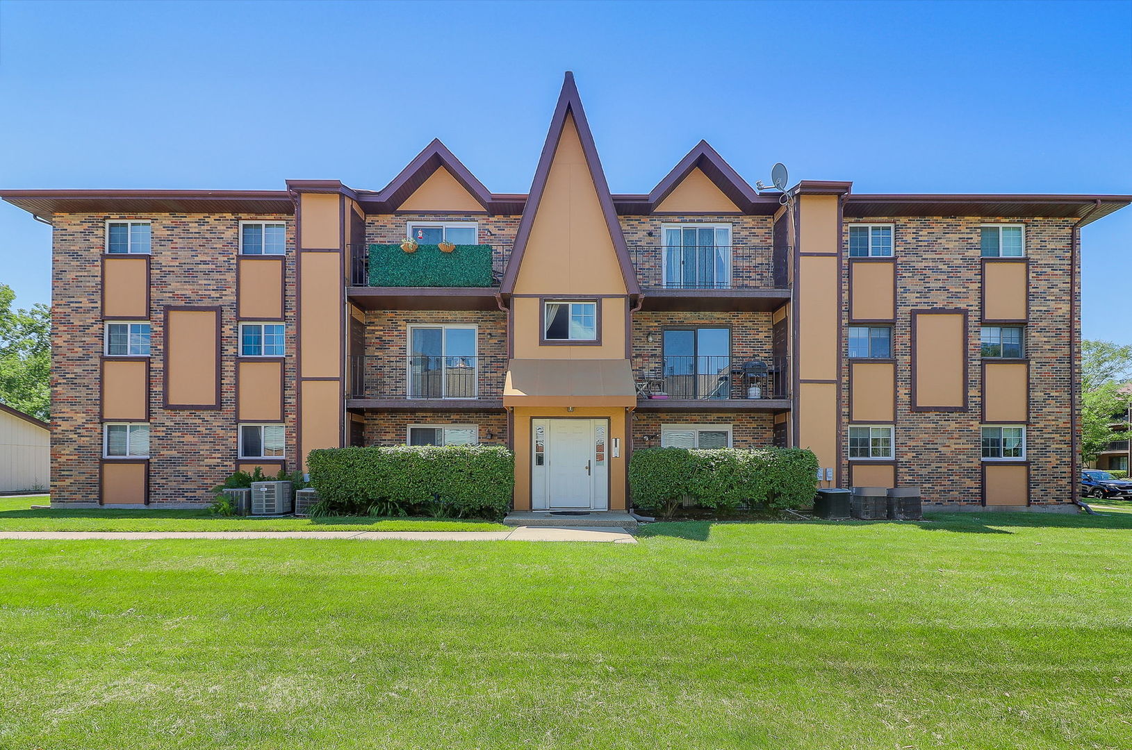 1234 Chalet Road, Unit 204 Naperville, IL 60563 - Photo 1 of 12 Gallery Image 1