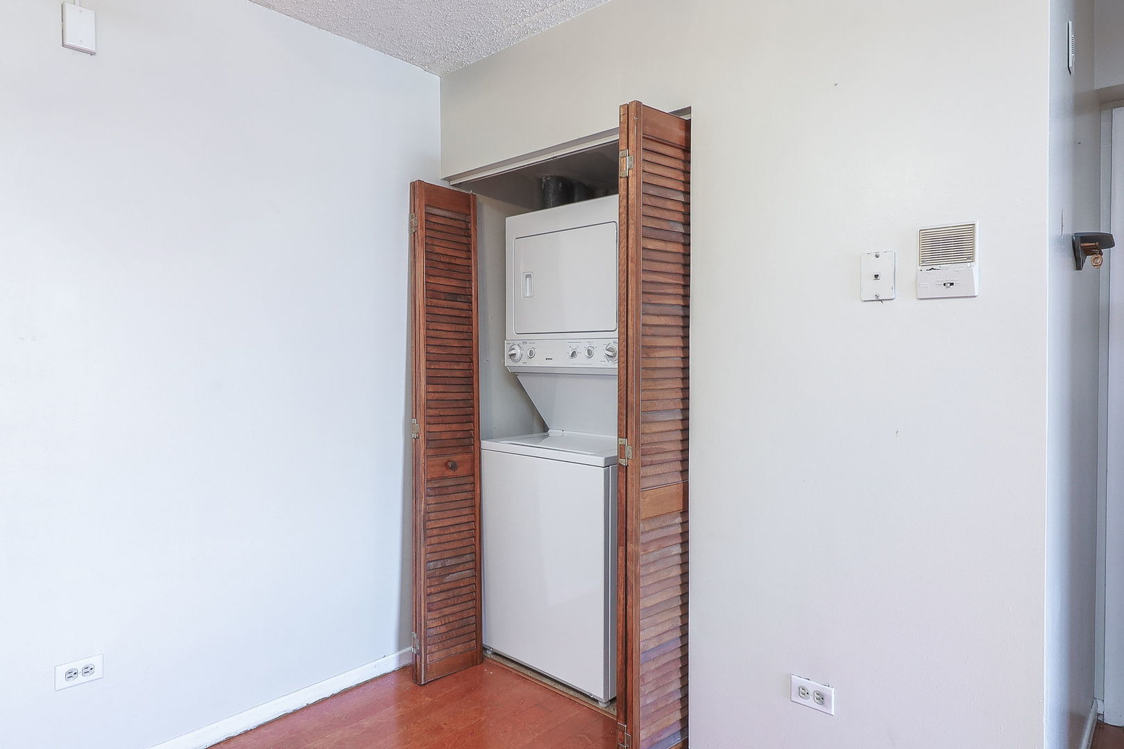 1234 Chalet Road, Unit 204 Naperville, IL 60563 - Photo 6 of 12 Gallery Image 6