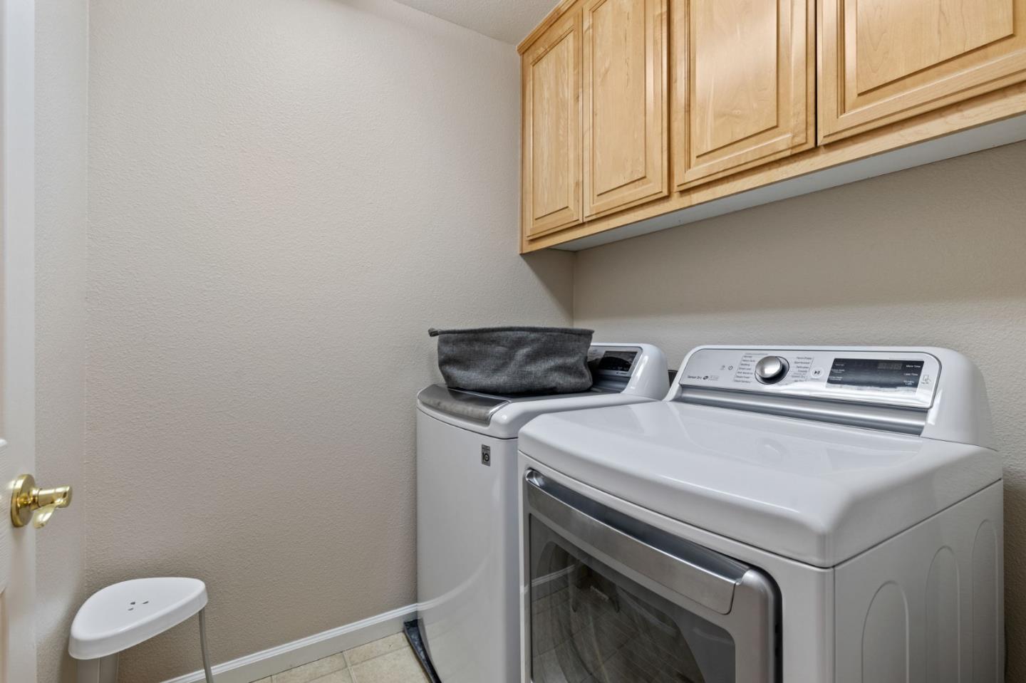 8975 Del Rio Circle Gilroy, CA 95020 - Photo 22 of 24 a utility room with dryer and washer