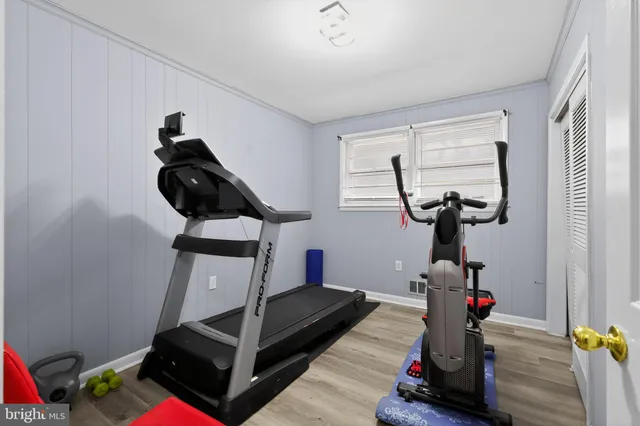 a view of entryway with workspace