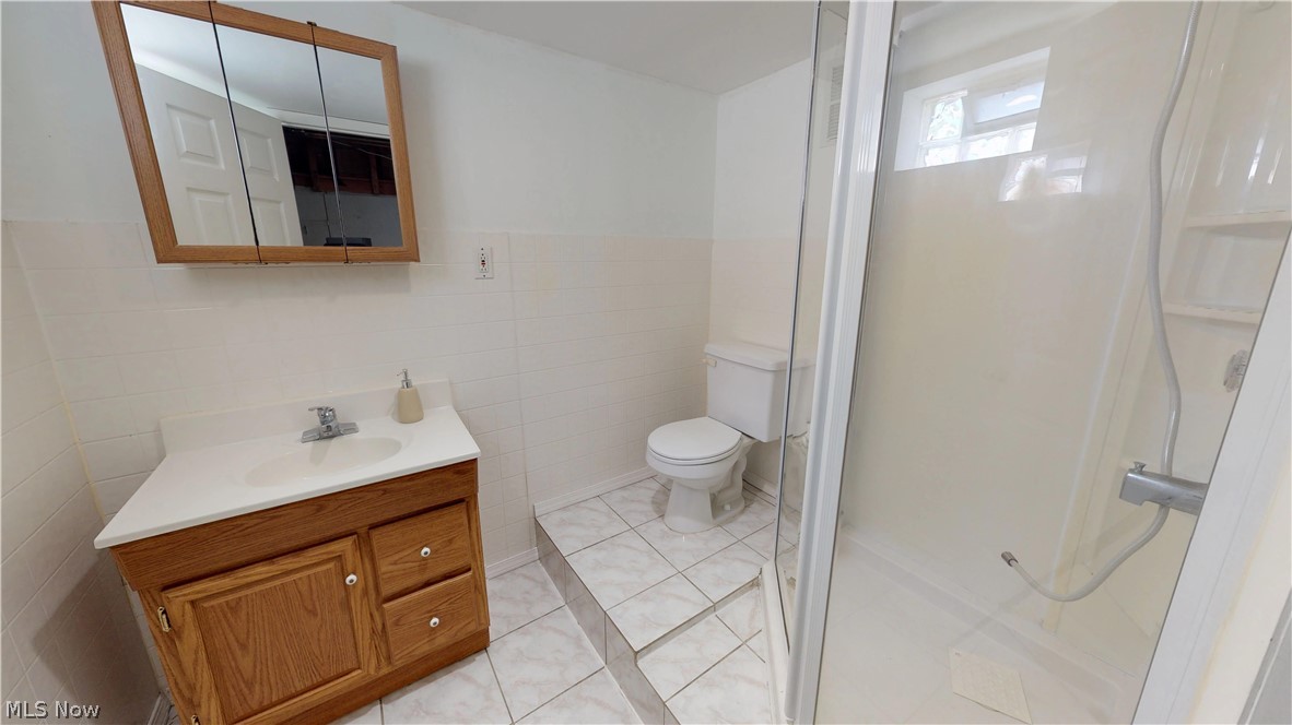 1619 Edgefield Road Lyndhurst, OH 44124 - Photo 19 of 21 Lower level full bathroom