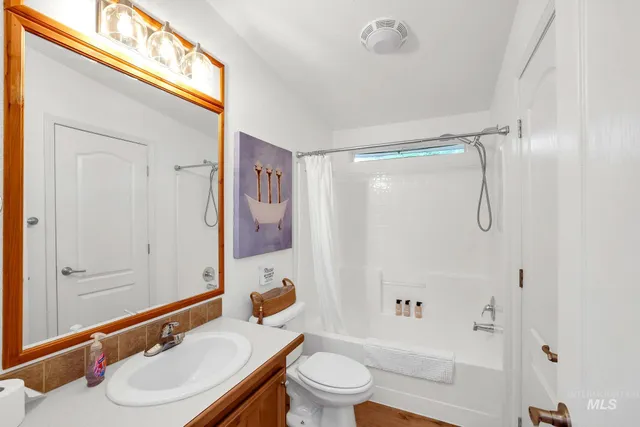 $555,000 | 1201 West Mountain Road, Cascade, ID 83611