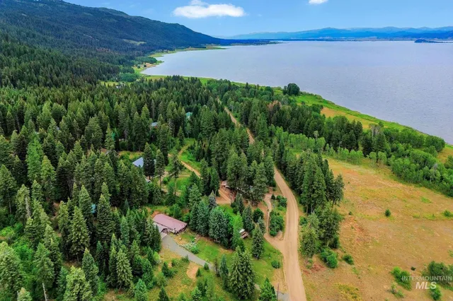 $555,000 | 1201 West Mountain Road, Cascade, ID 83611