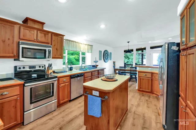 $555,000 | 1201 West Mountain Road, Cascade, ID 83611