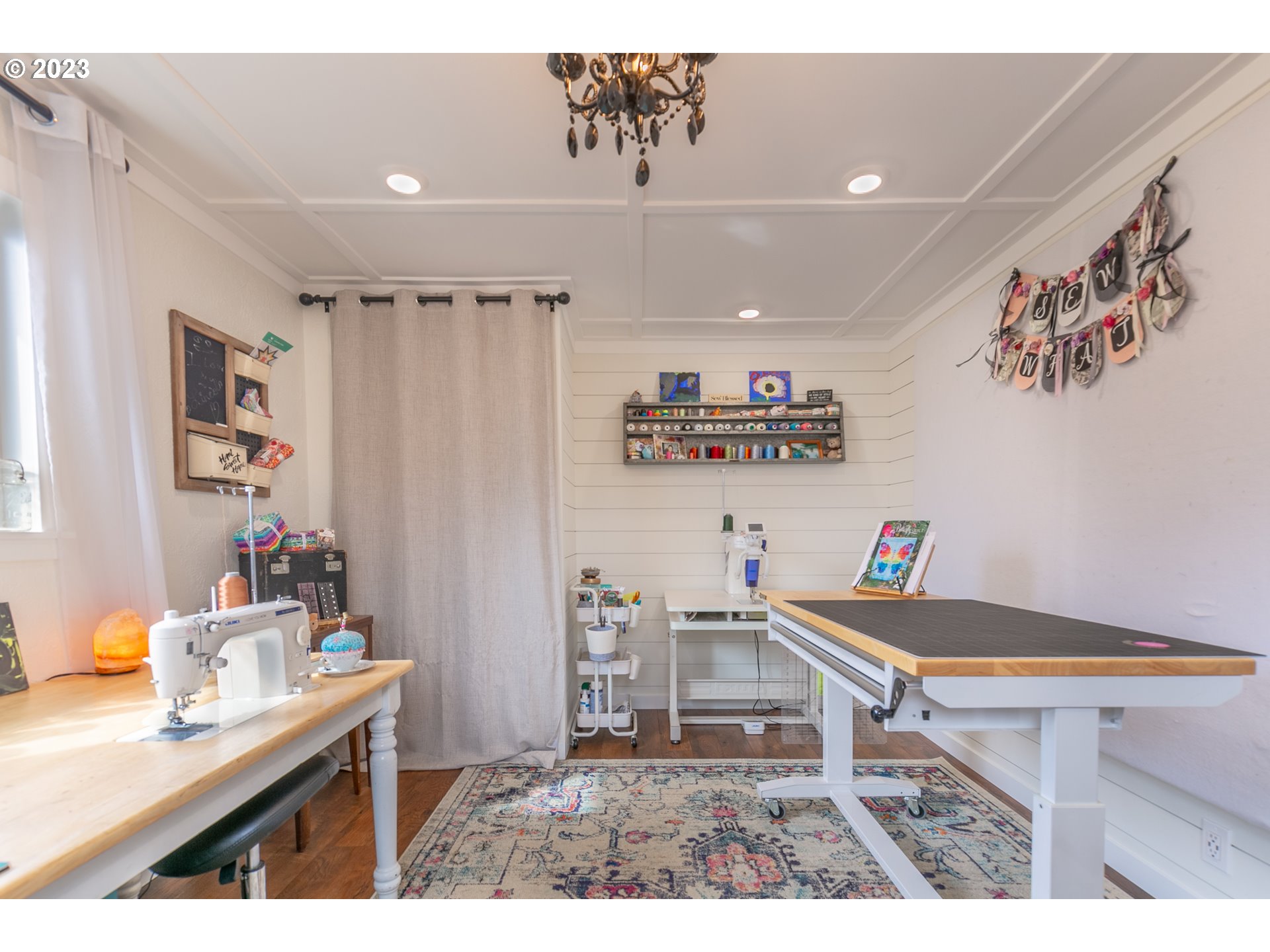 438 West Mary Street Lebanon, OR 97355 - Photo 13 of 33 a room with a table and workspace