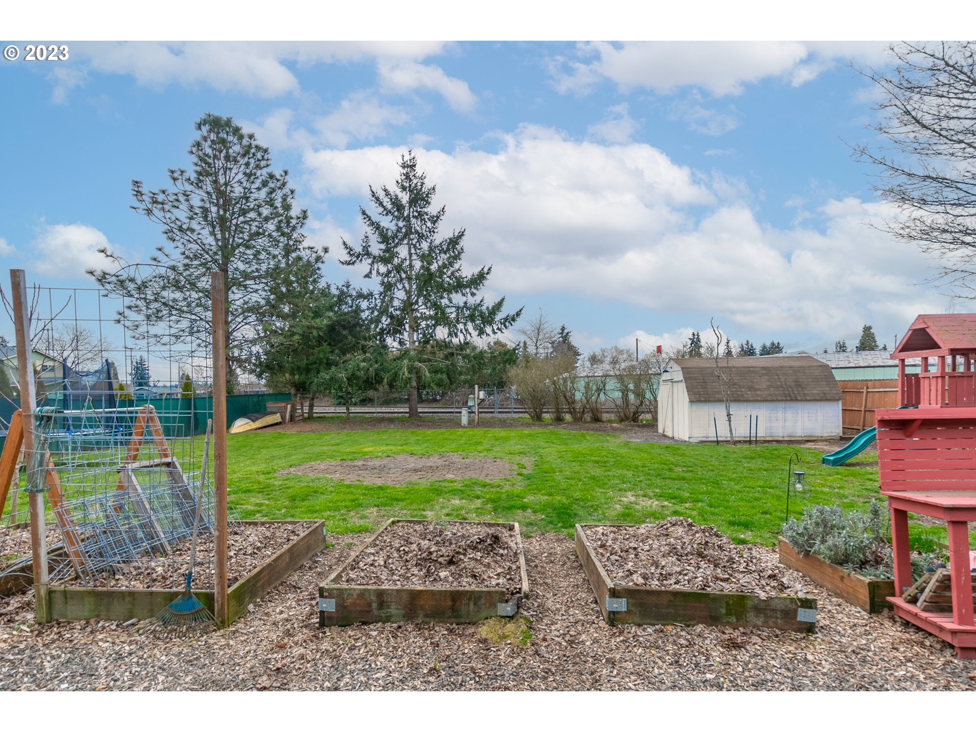438 West Mary Street Lebanon, OR 97355 - Photo 23 of 33 a backyard of a house with lots of green space