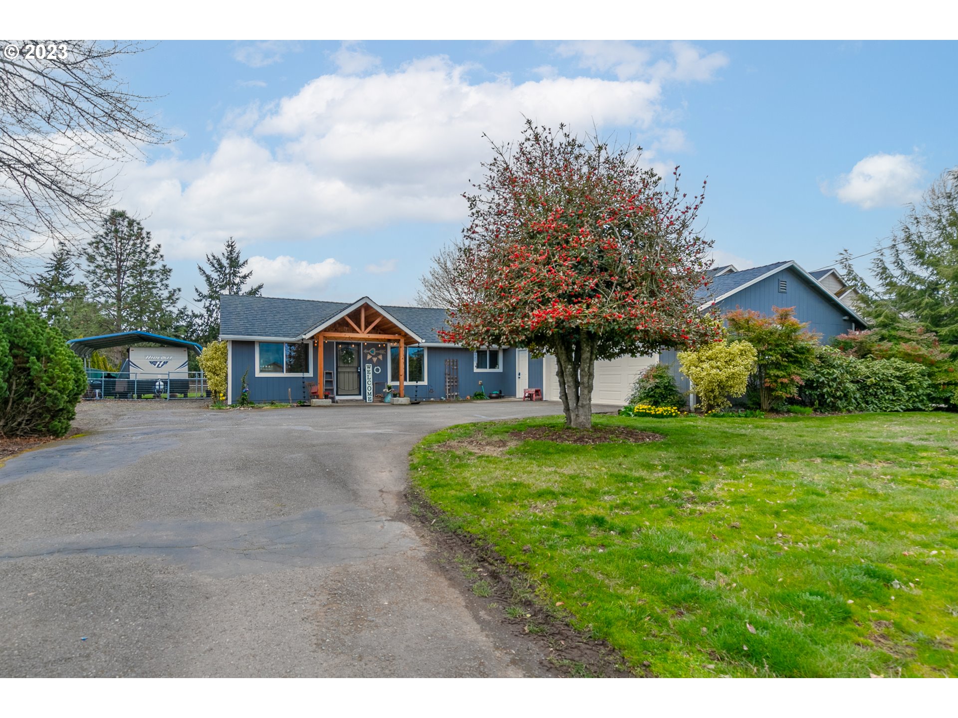 438 West Mary Street Lebanon, OR 97355 - Photo 26 of 33 a front view of a house with garden
