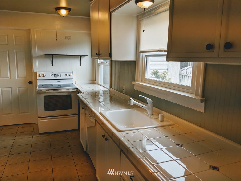 6002 Cady Road Everett, WA 98203 - Photo 8 of 22