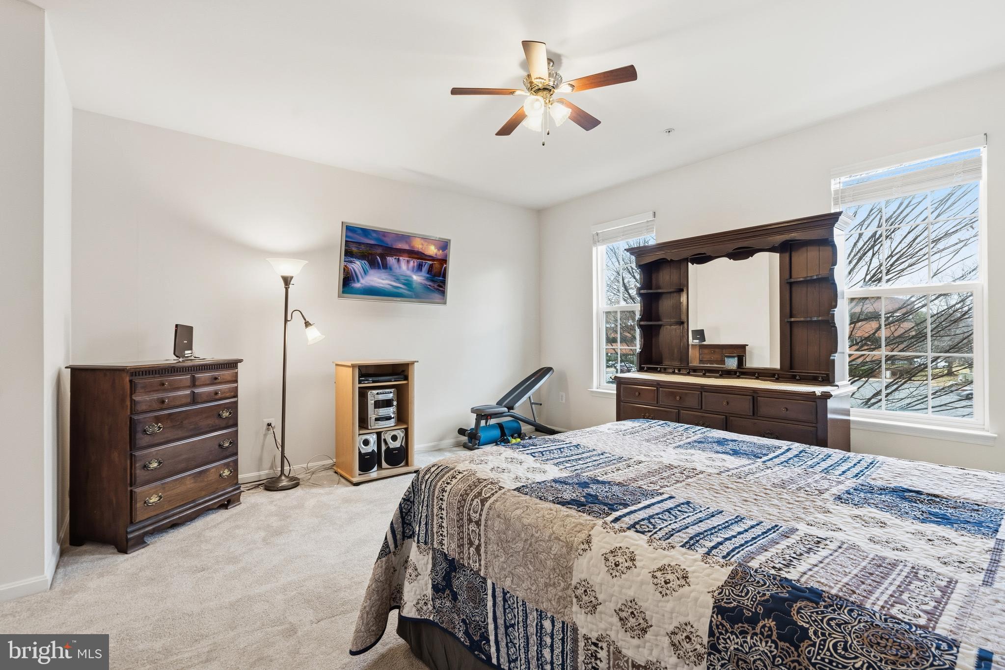 9557 Center Street Manassas, VA 20110 - Photo 11 of 17 Owners Suite