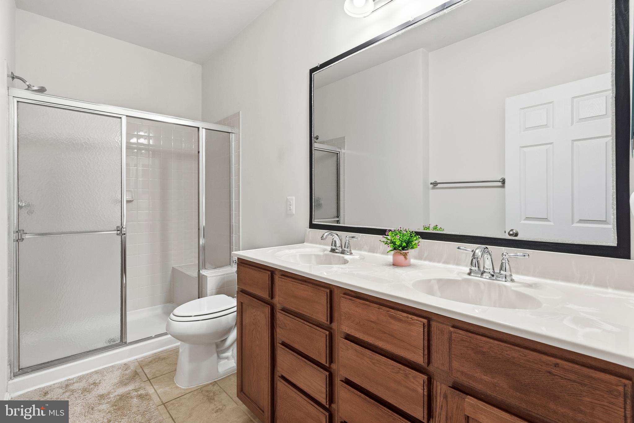 9557 Center Street Manassas, VA 20110 - Photo 12 of 17 Owners Bathroom