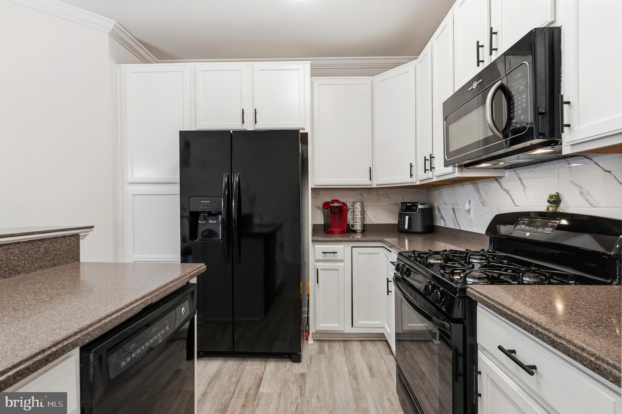 9557 Center Street Manassas, VA 20110 - Photo 7 of 17 New Backsplash and Painted Cabinetry