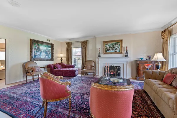 $1,899,000 | 2016 Midwest Club Parkway, Oak Brook, IL 60523