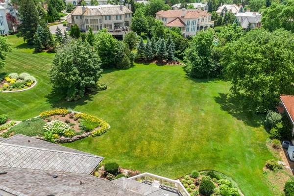 $1,899,000 | 2016 Midwest Club Parkway, Oak Brook, IL 60523