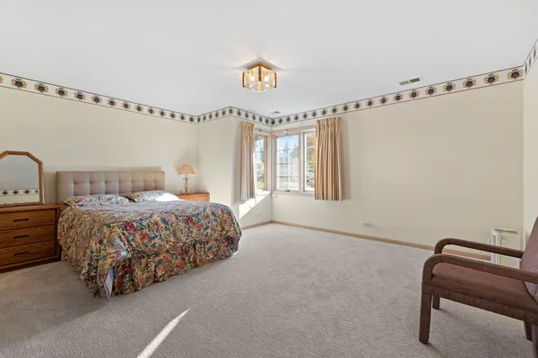 $1,899,000 | 2016 Midwest Club Parkway, Oak Brook, IL 60523