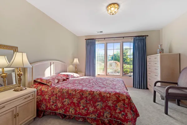 $1,899,000 | 2016 Midwest Club Parkway, Oak Brook, IL 60523