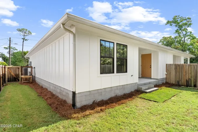 $2,250 | 2614 Cypress Street, Panama City Beach, FL 32408