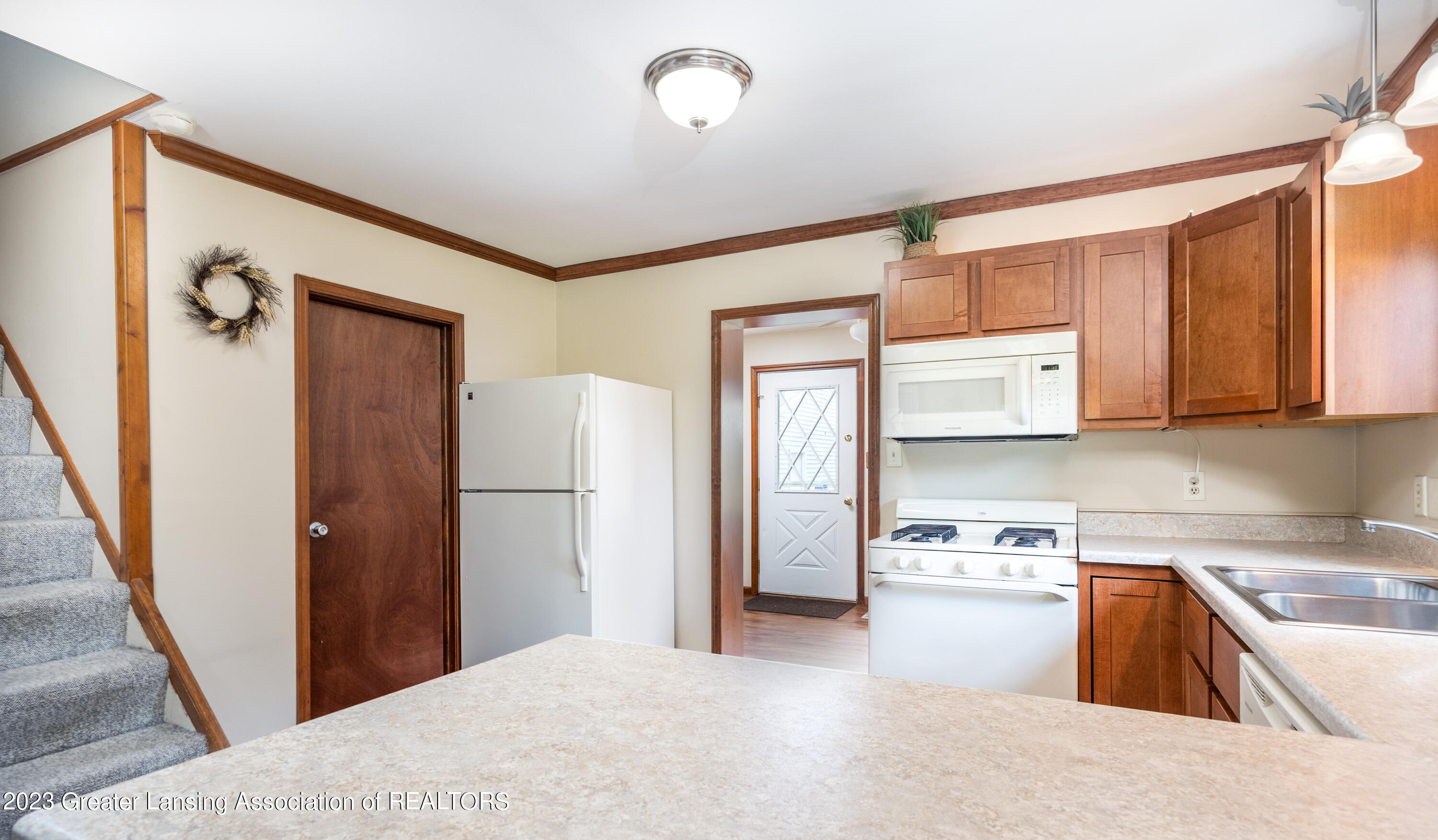 2216 East Cavanaugh Road Lansing, MI 48910 - Photo 10 of 17 Kitchen