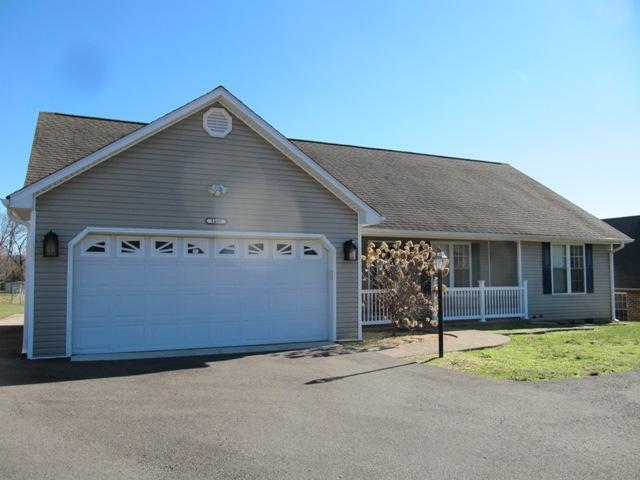 1605 Mountain View Road Vinton, VA 24179 - Photo 1 of 12 Front