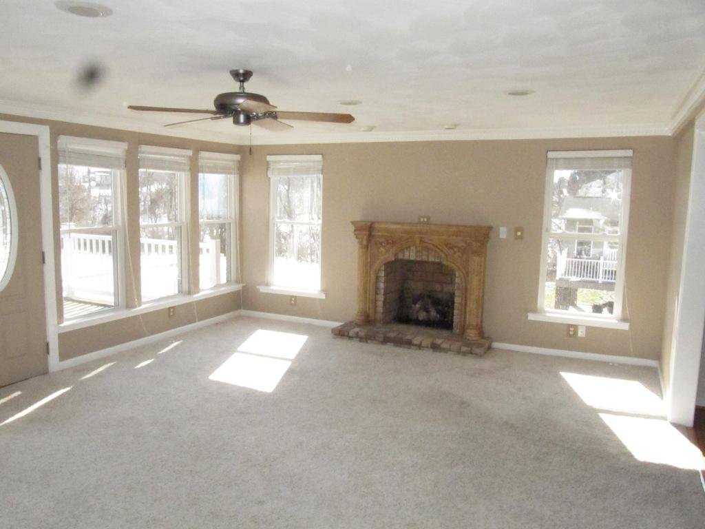 1605 Mountain View Road Vinton, VA 24179 - Photo 2 of 12 Living RoomRoom