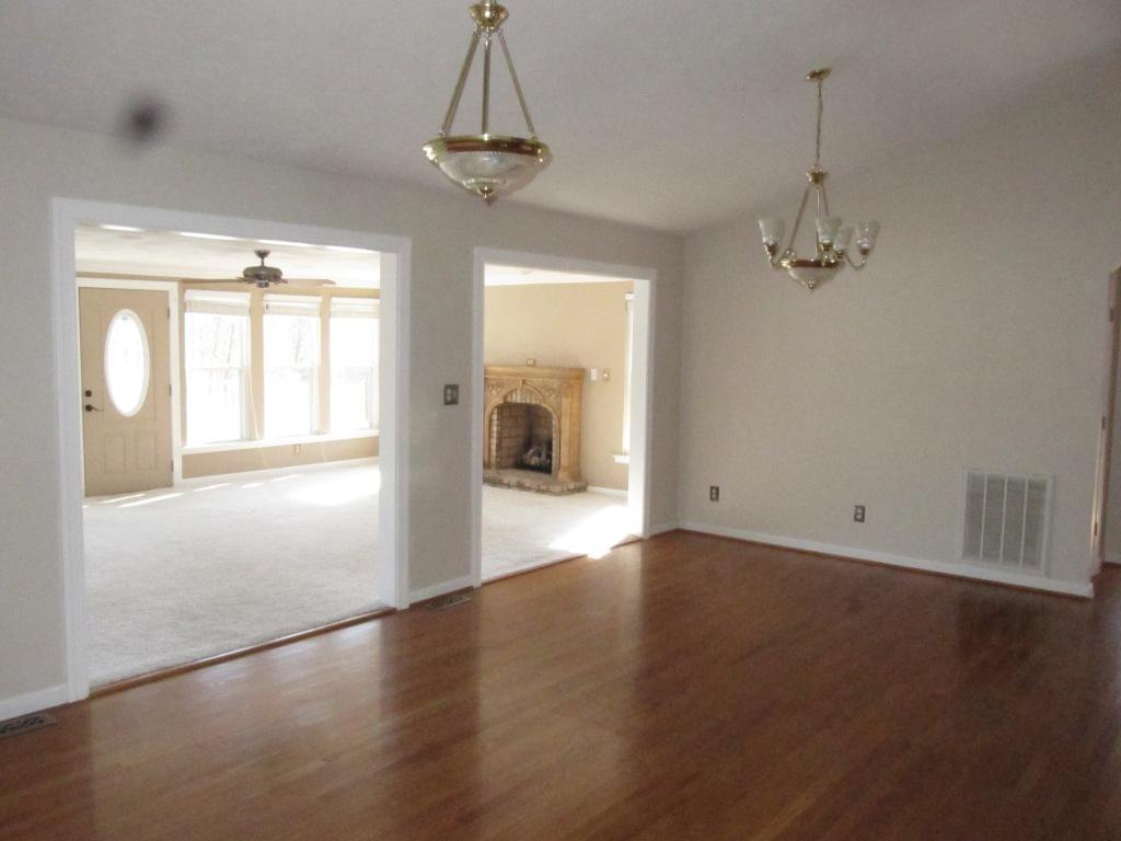 1605 Mountain View Road Vinton, VA 24179 - Photo 3 of 12 Dining Room