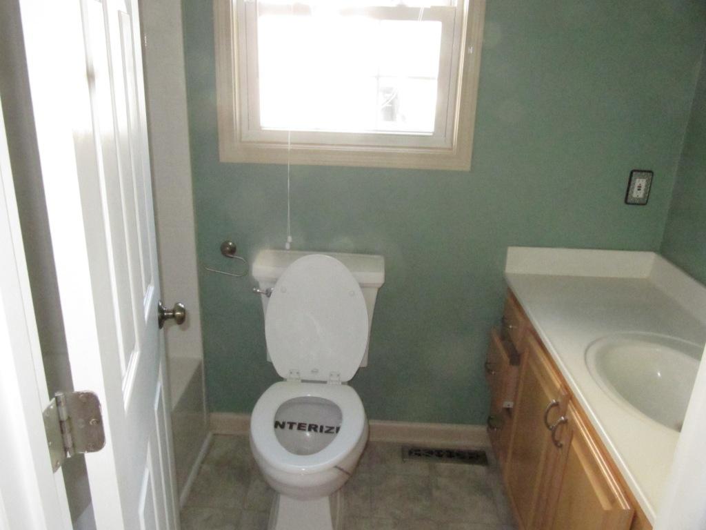 1605 Mountain View Road Vinton, VA 24179 - Photo 8 of 12 MBA