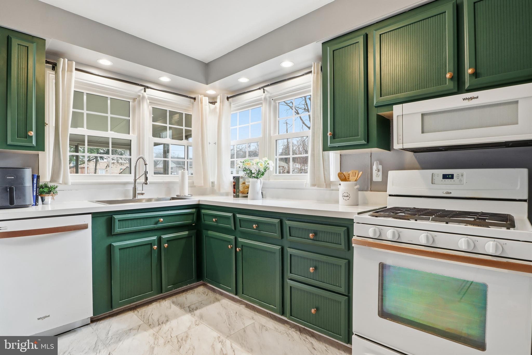 311 Wynwood Road York, PA 17402 - Photo 16 of 59