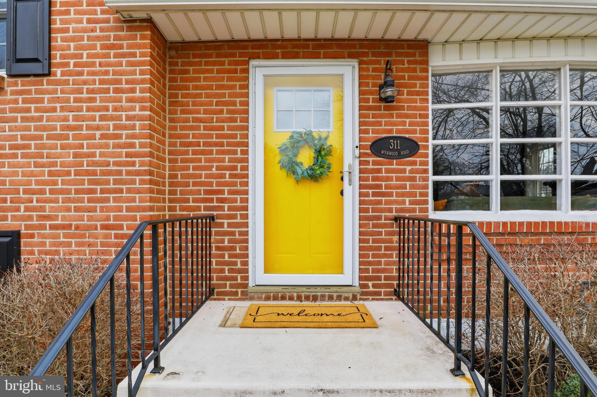 311 Wynwood Road York, PA 17402 - Photo 4 of 59 Bright beautiful entrance