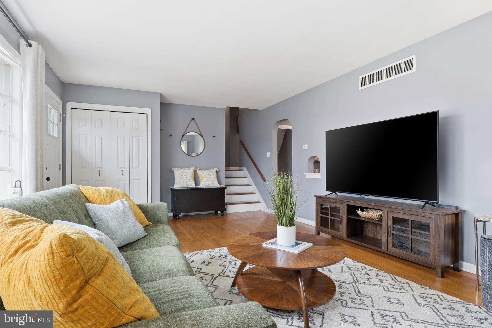 311 Wynwood Road York, PA 17402 - Photo 6 of 59 Living Room