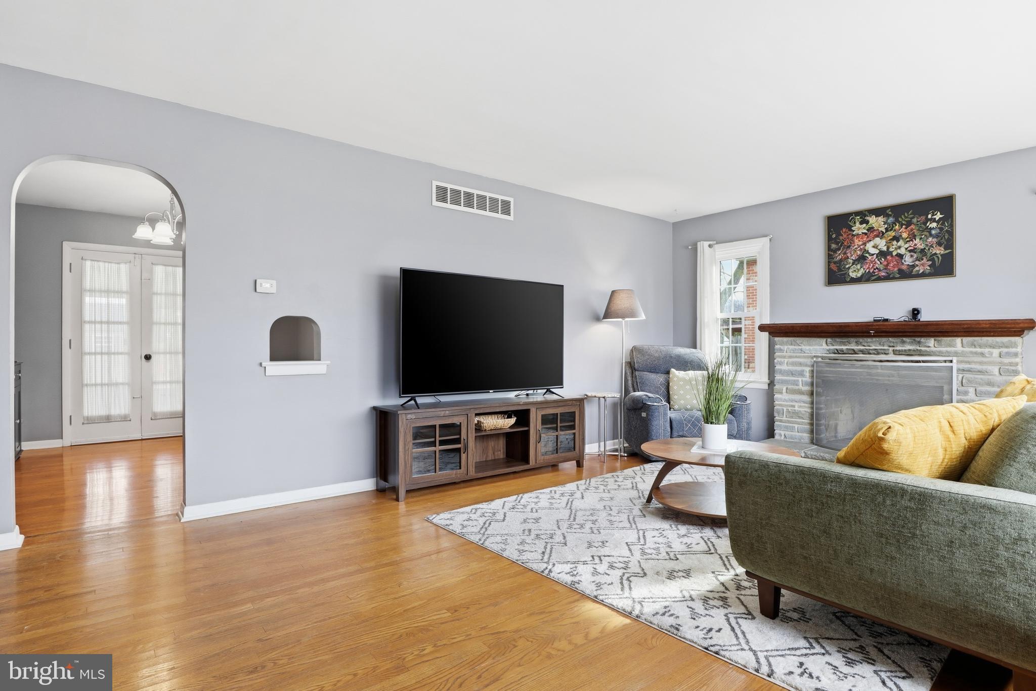 311 Wynwood Road York, PA 17402 - Photo 8 of 59 Hardwood Floors