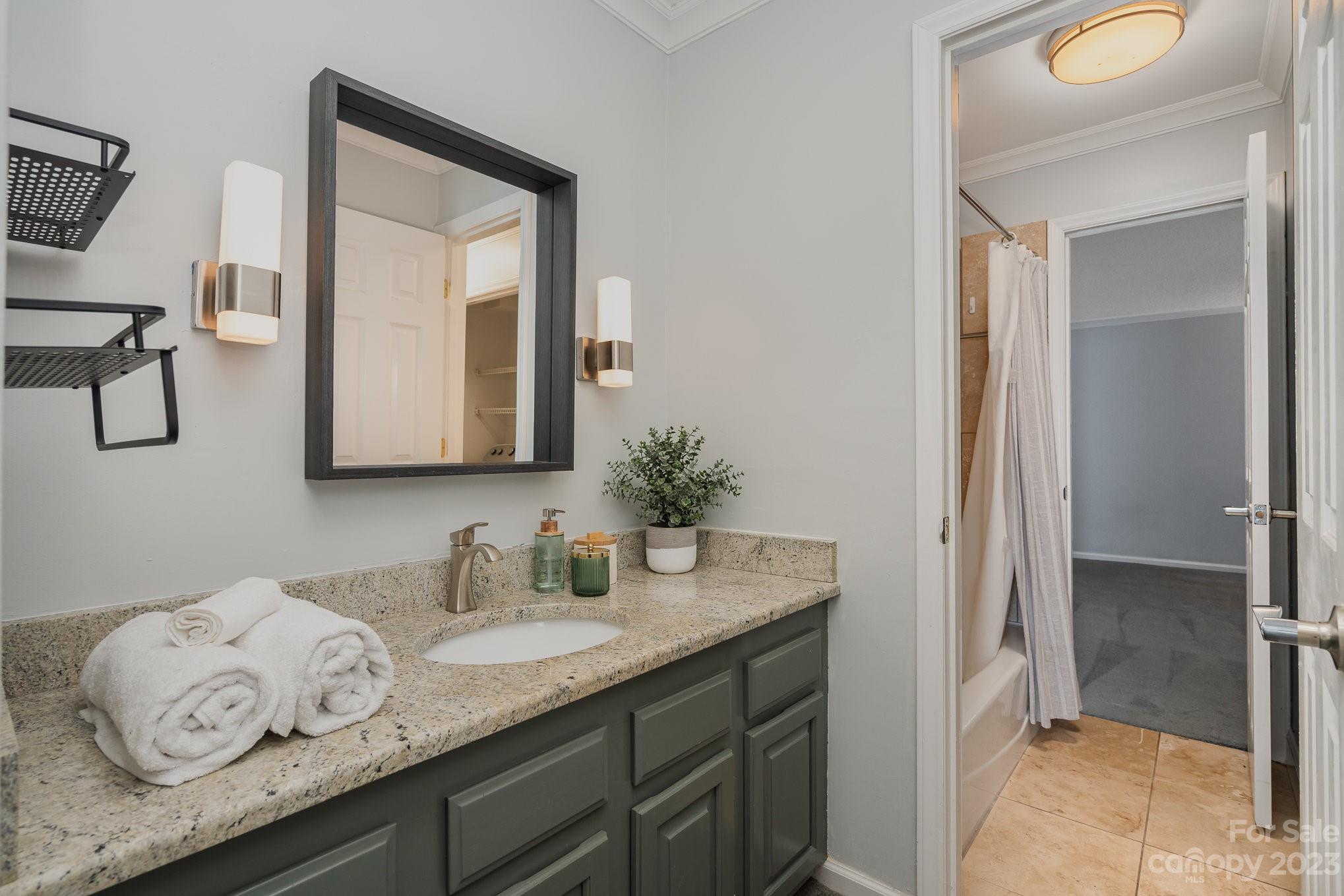 308 Queens Road, Unit 19 Charlotte, NC 28204 - Photo 14 of 21 Gallery Image 14
