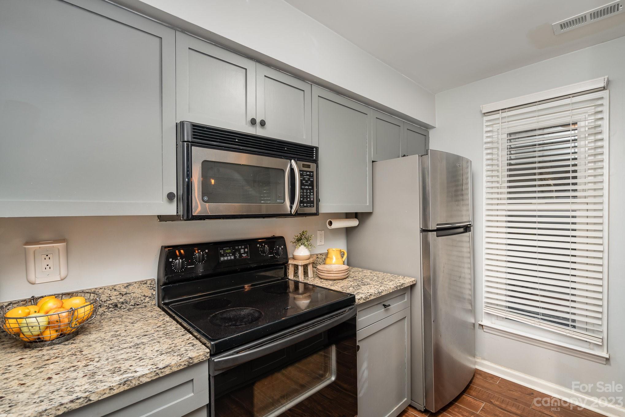 308 Queens Road, Unit 19 Charlotte, NC 28204 - Photo 4 of 21 Gallery Image 4