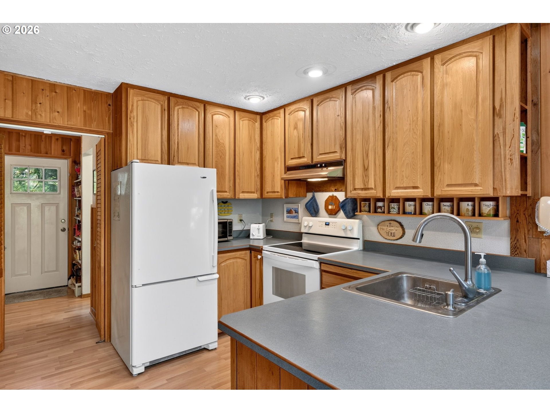 64930 East Mountain Meadow Lane Rhododendron, OR 97049 - Photo 14 of 46 Kitchen