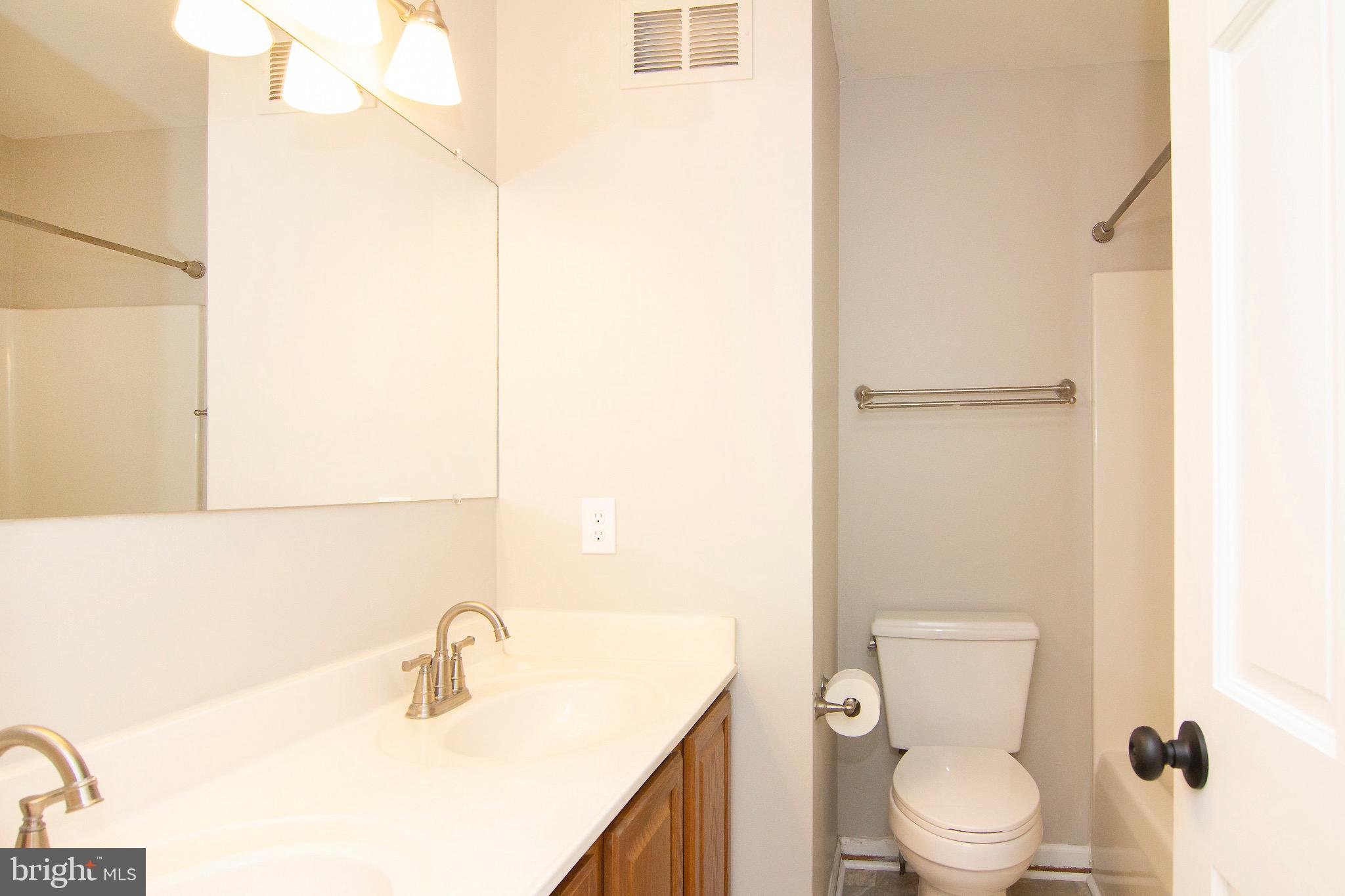 430 North Springdale Road Westminster, MD 21158 - Photo 26 of 37 Full Hall Bath