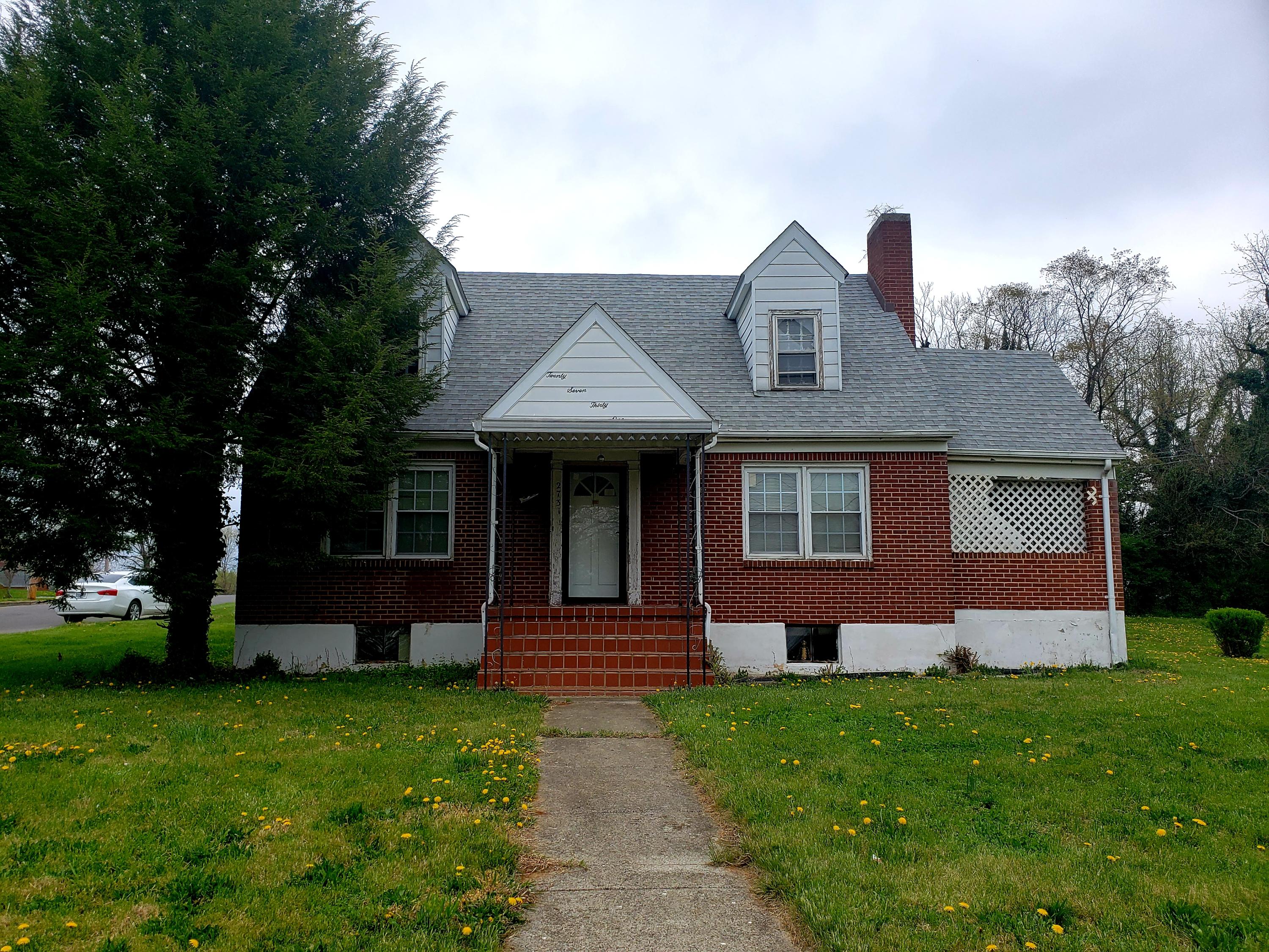 2731 Cove Road Roanoke, VA 24017 - Photo 1 of 3 Front