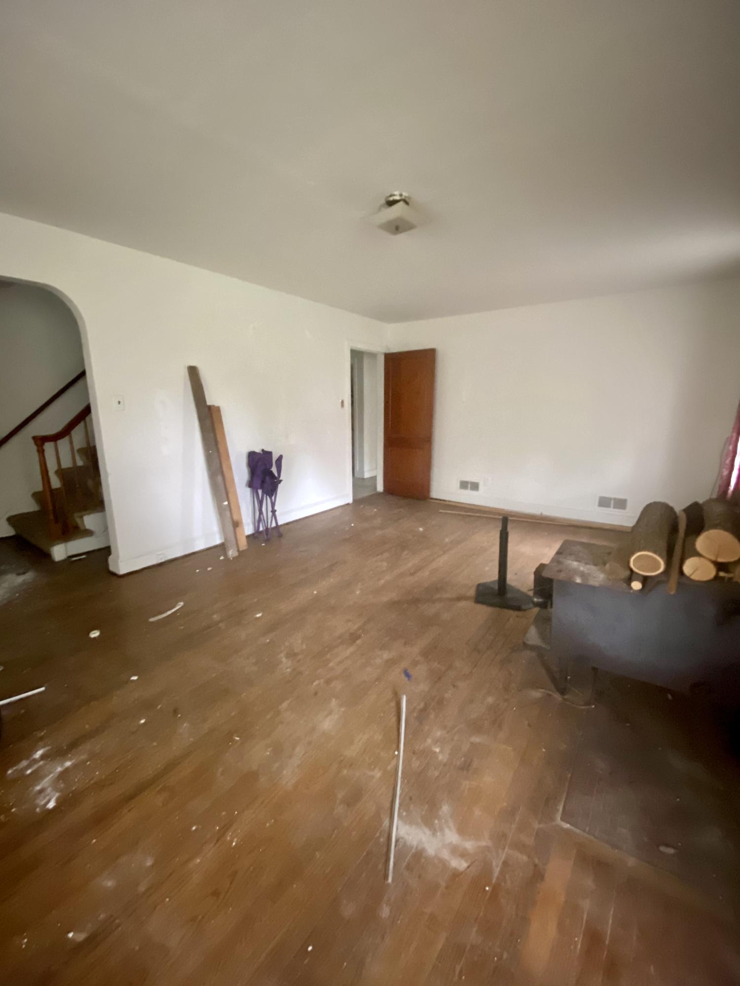 2731 Cove Road Roanoke, VA 24017 - Photo 2 of 3 Living room