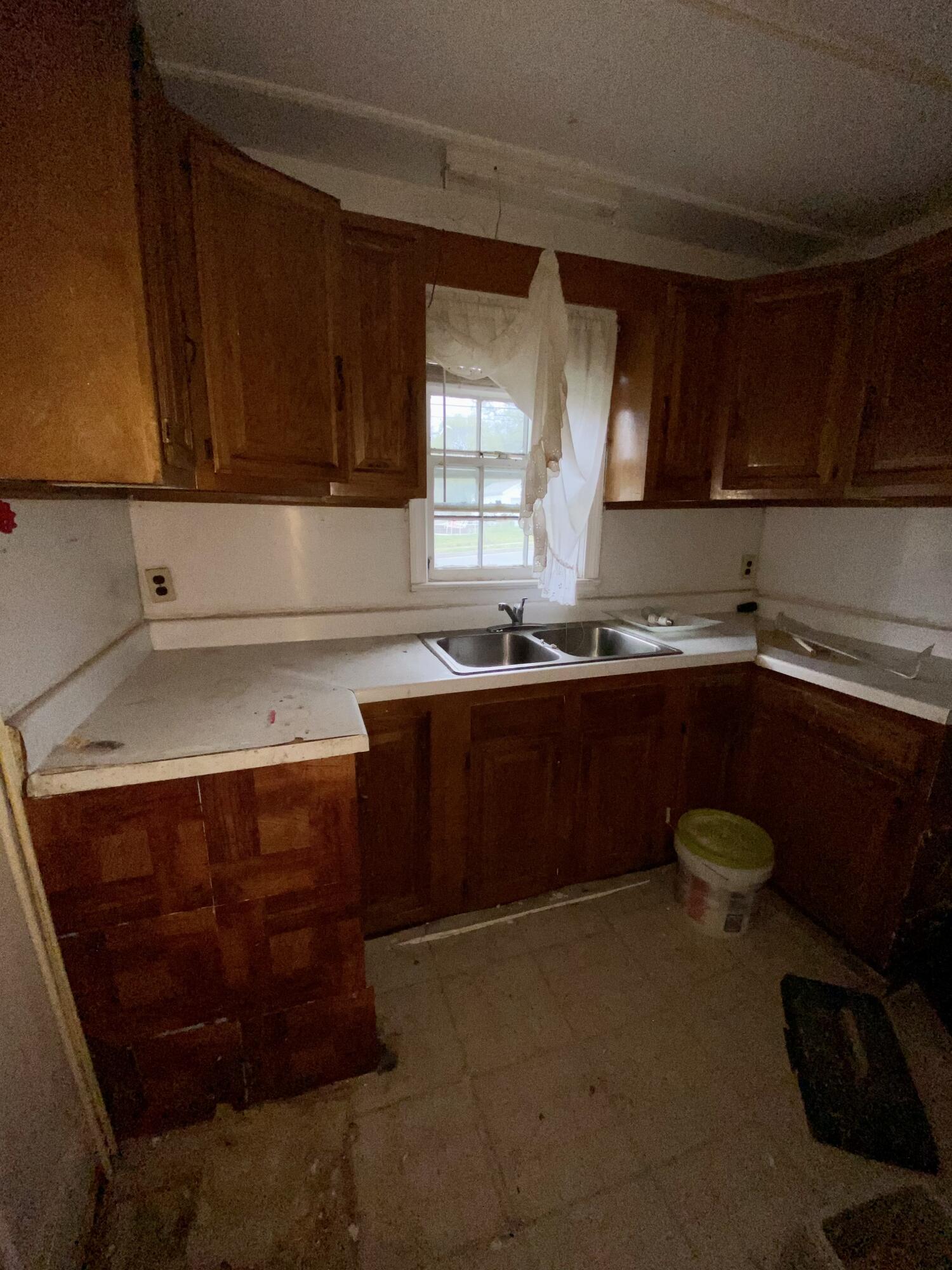 2731 Cove Road Roanoke, VA 24017 - Photo 3 of 3 kitchen