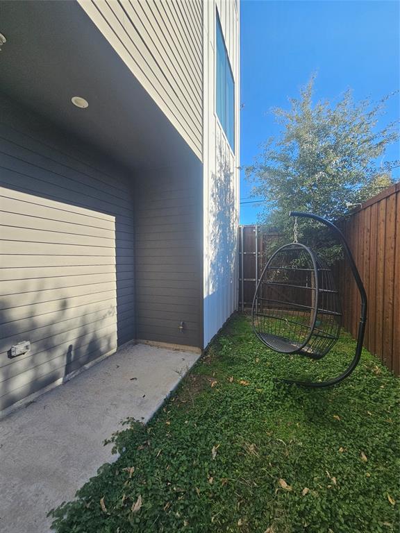 2139 Mail Avenue, Unit 101 Dallas, TX 75235 - Photo 2 of 21 Back patio