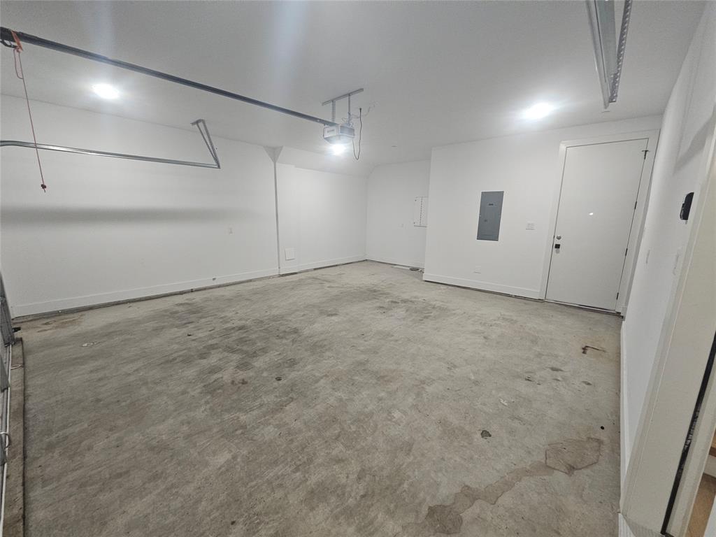 2139 Mail Avenue, Unit 101 Dallas, TX 75235 - Photo 3 of 21 2 car garage